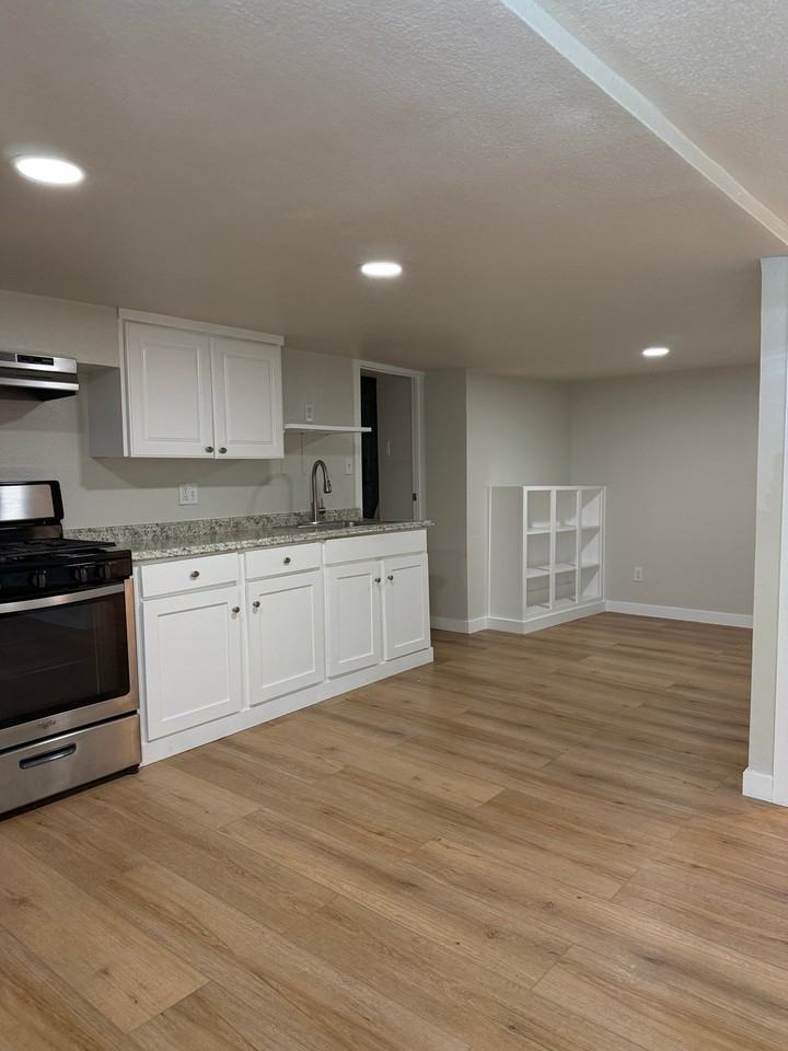 Listing photo 1 of 5