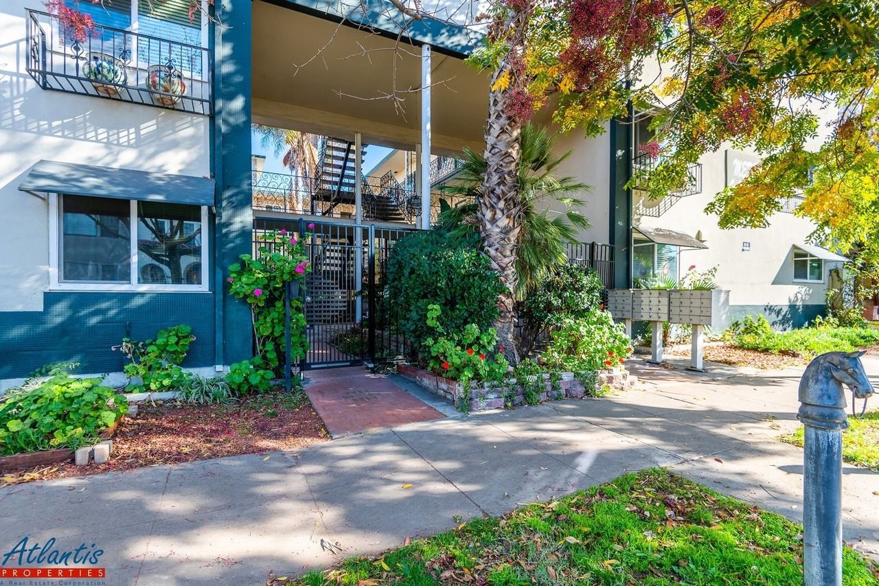 Listing photo 1 of 4