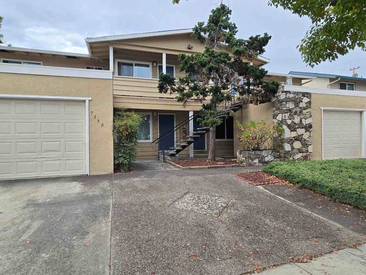 Listing photo 1 of 5