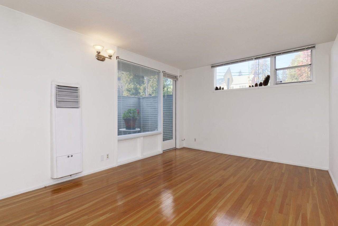 Listing photo 1 of 5