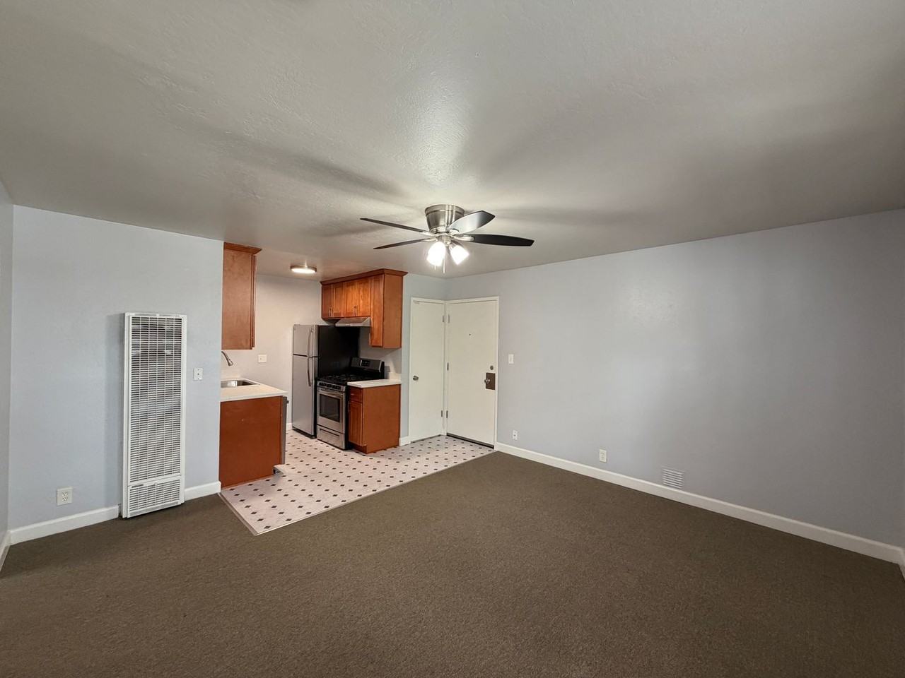 Listing photo 1 of 5