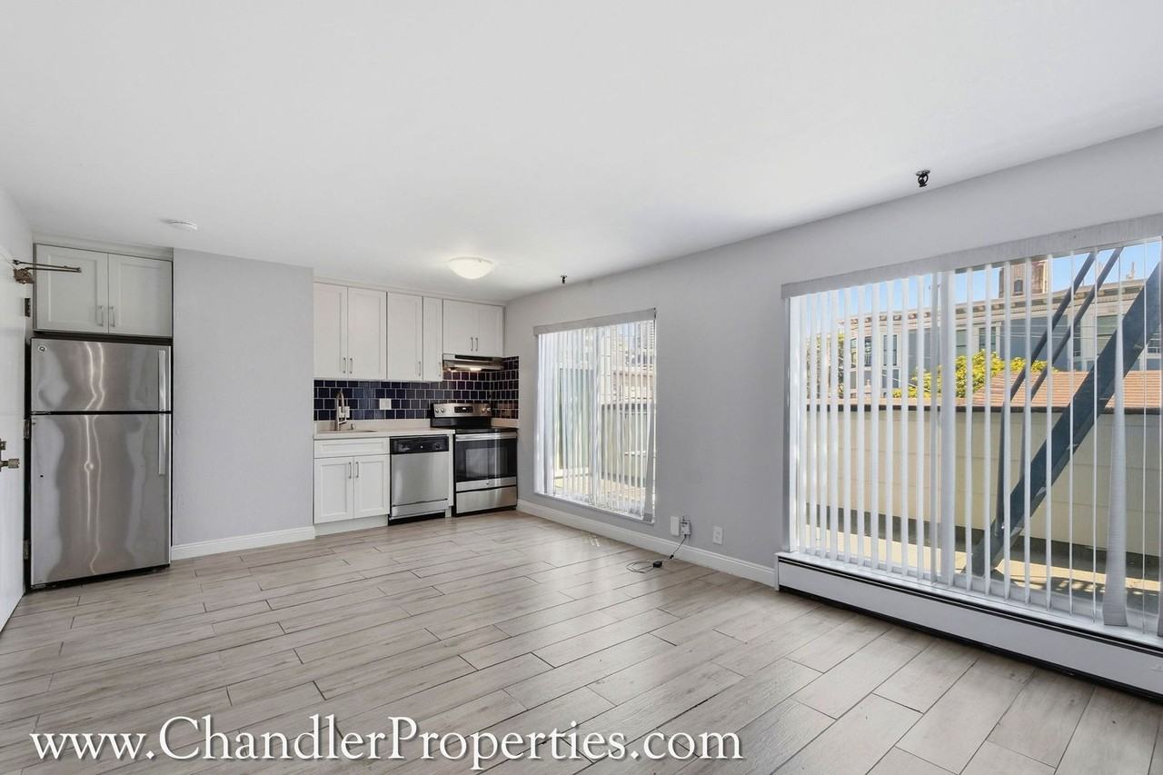 Listing photo 1 of 5