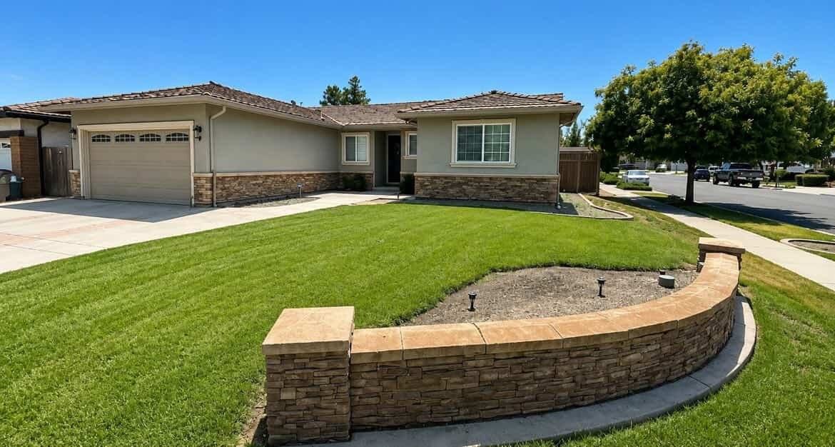 Listing photo 1 of 5