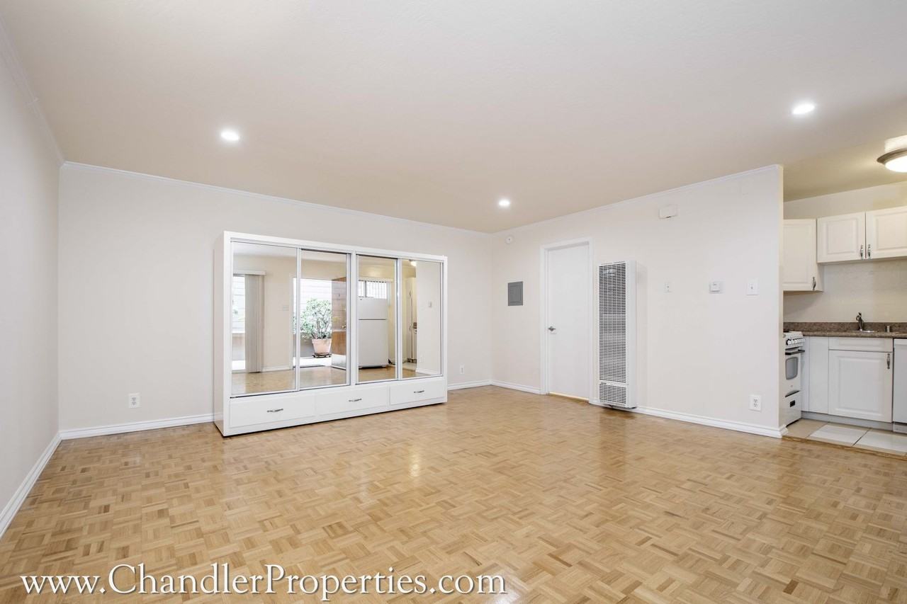Listing photo 1 of 5