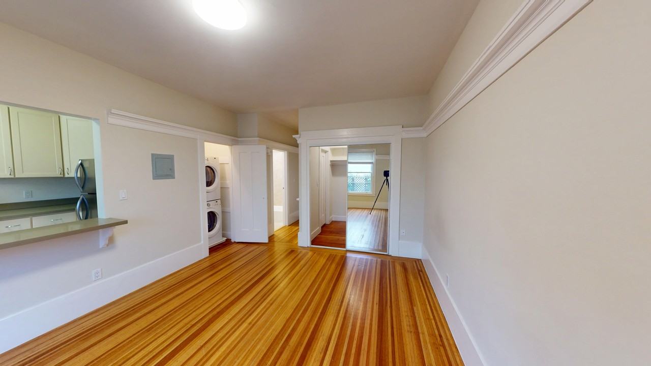 Listing photo 1 of 5