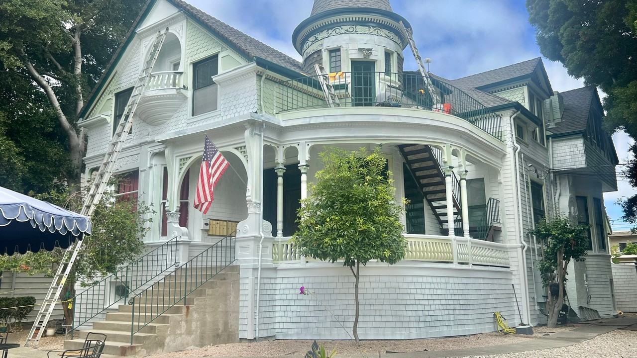 Listing photo 1 of 5