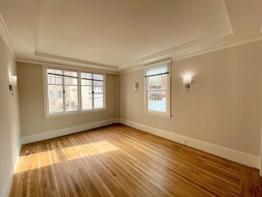 Listing photo 1 of 3