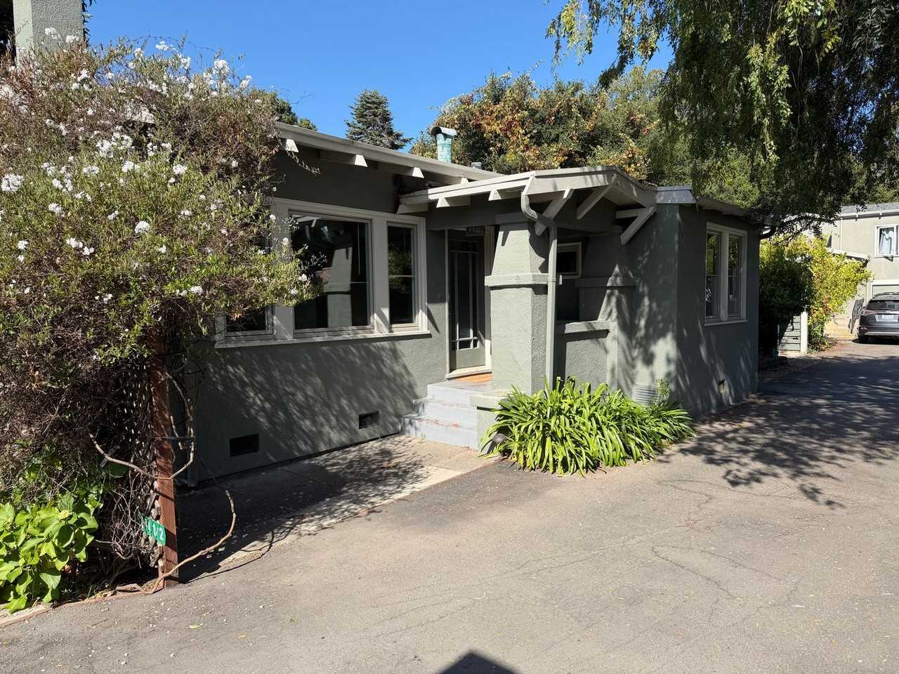 Listing photo 1 of 5