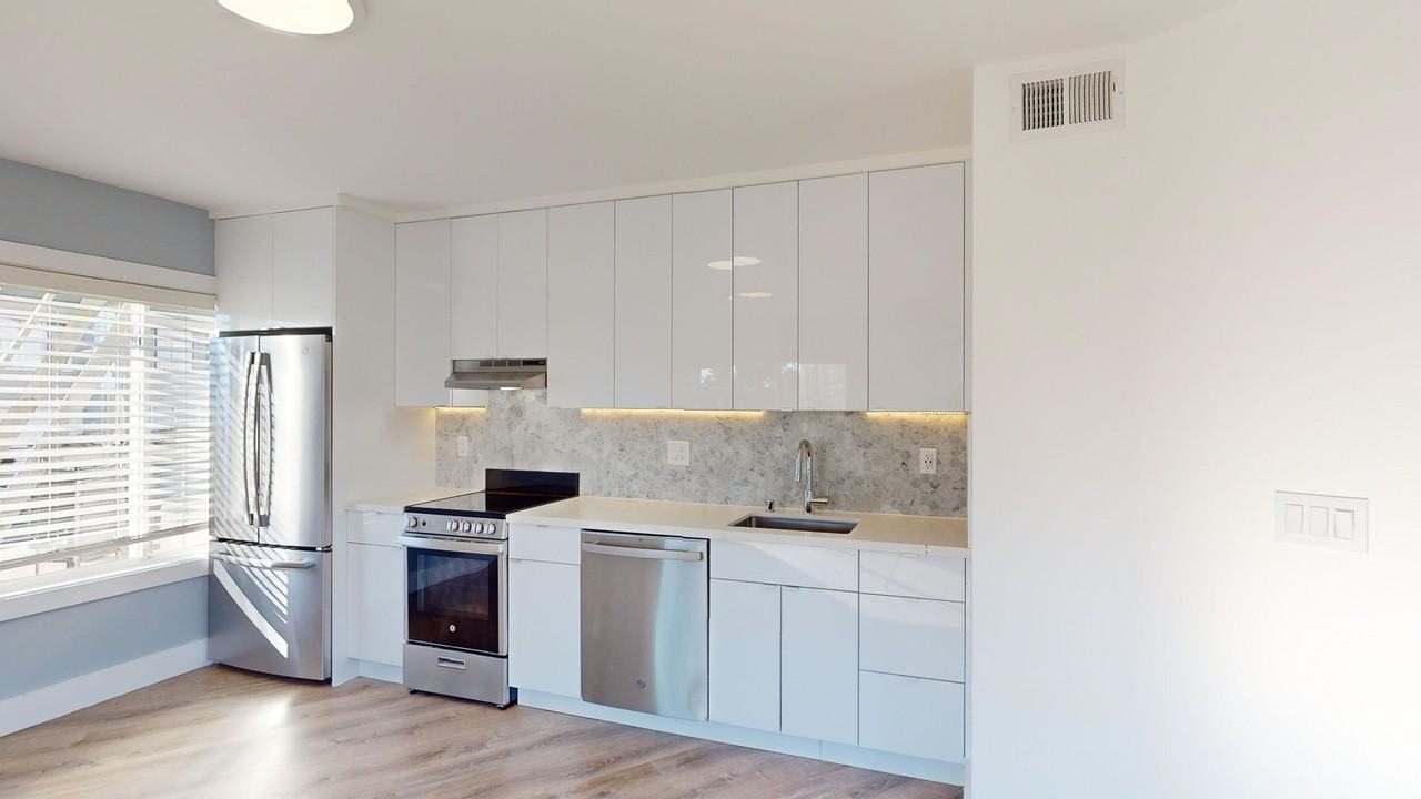 Listing photo 1 of 5