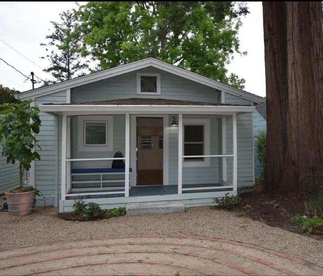 Listing photo 1 of 5