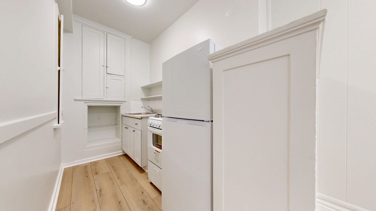 Listing photo 1 of 5