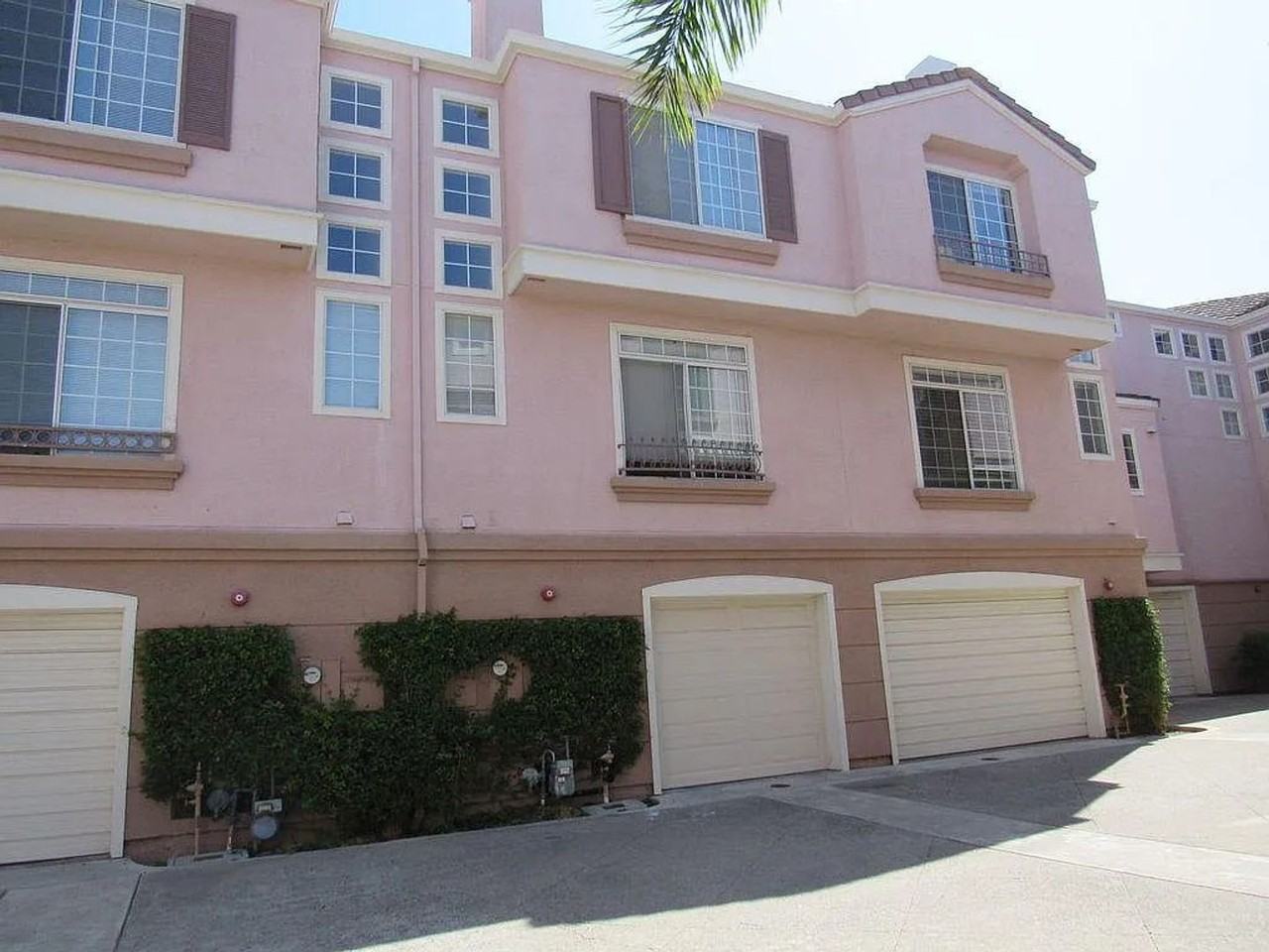 Listing photo 1 of 5