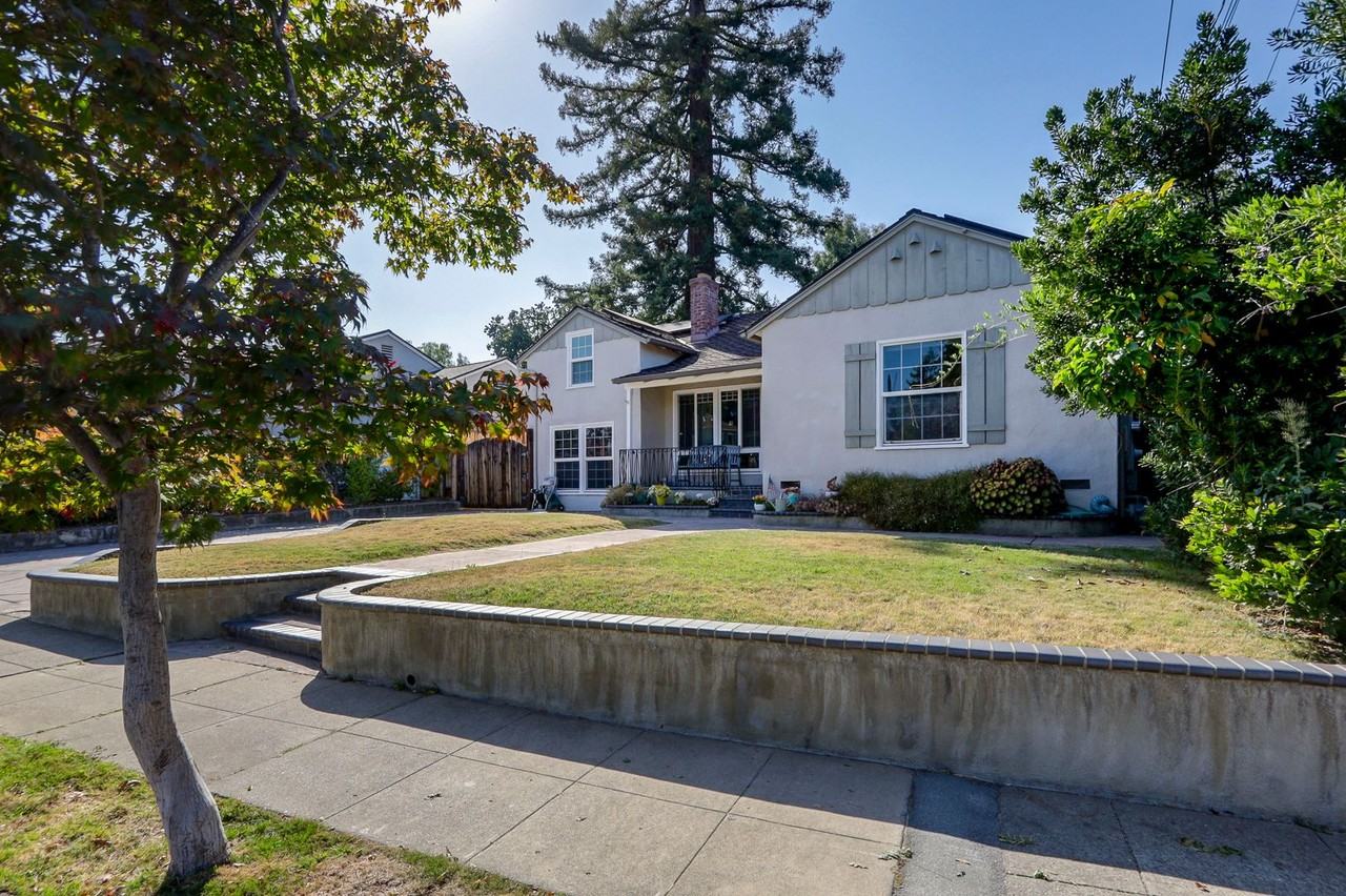 Listing photo 1 of 5