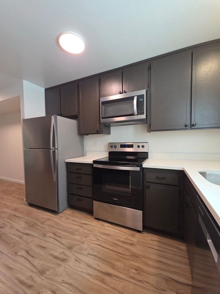 Listing photo 1 of 5