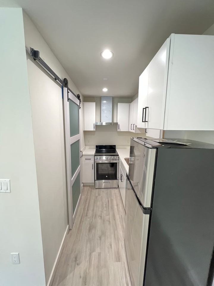 Listing photo 1 of 5
