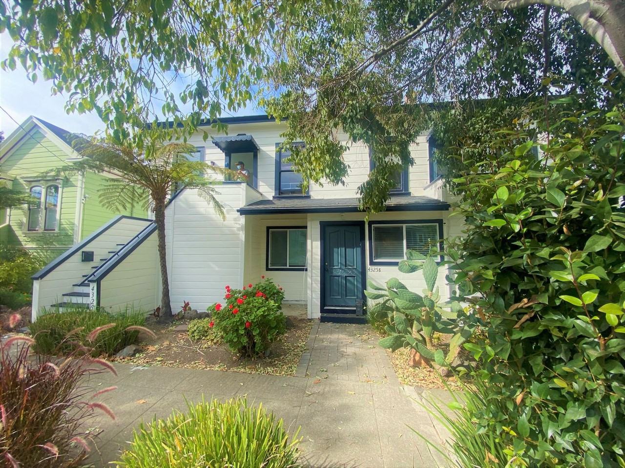 Listing photo 1 of 5