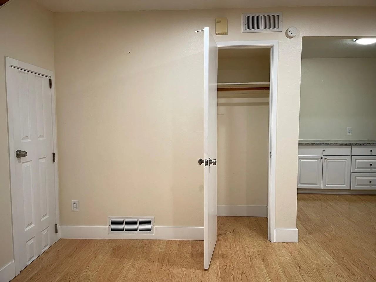 Listing photo 1 of 5