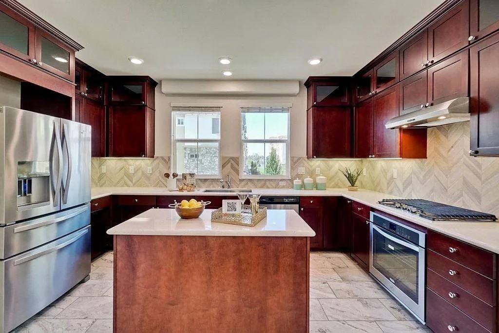 Listing photo 1 of 5