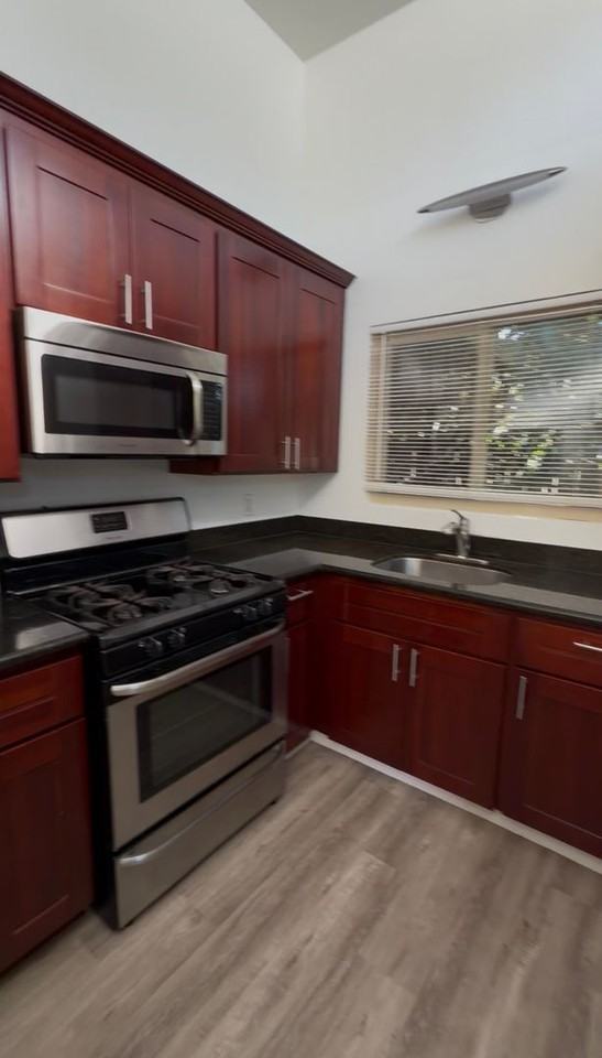 Listing photo 1 of 5