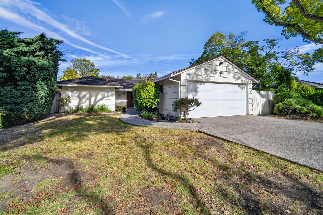 Listing photo 1 of 5