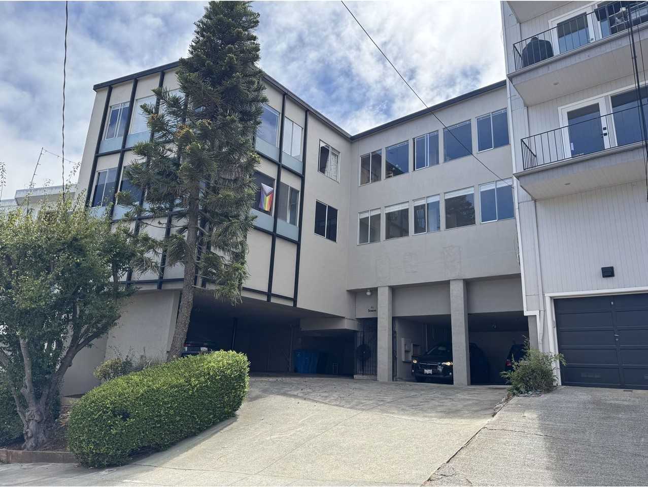 Listing photo 1 of 5