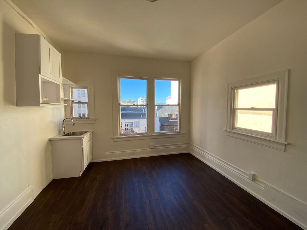 Listing photo 1 of 5