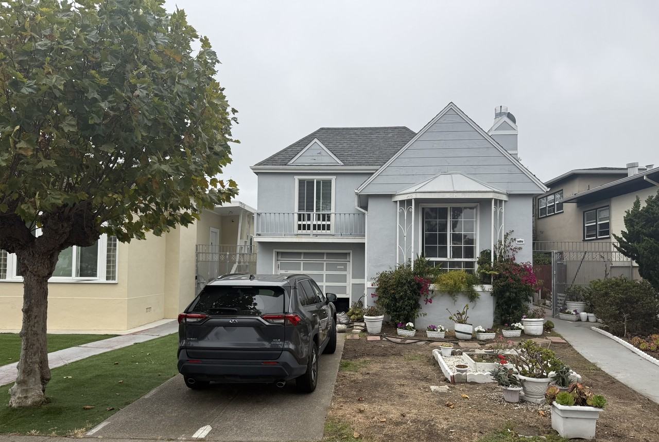 Listing photo 1 of 5