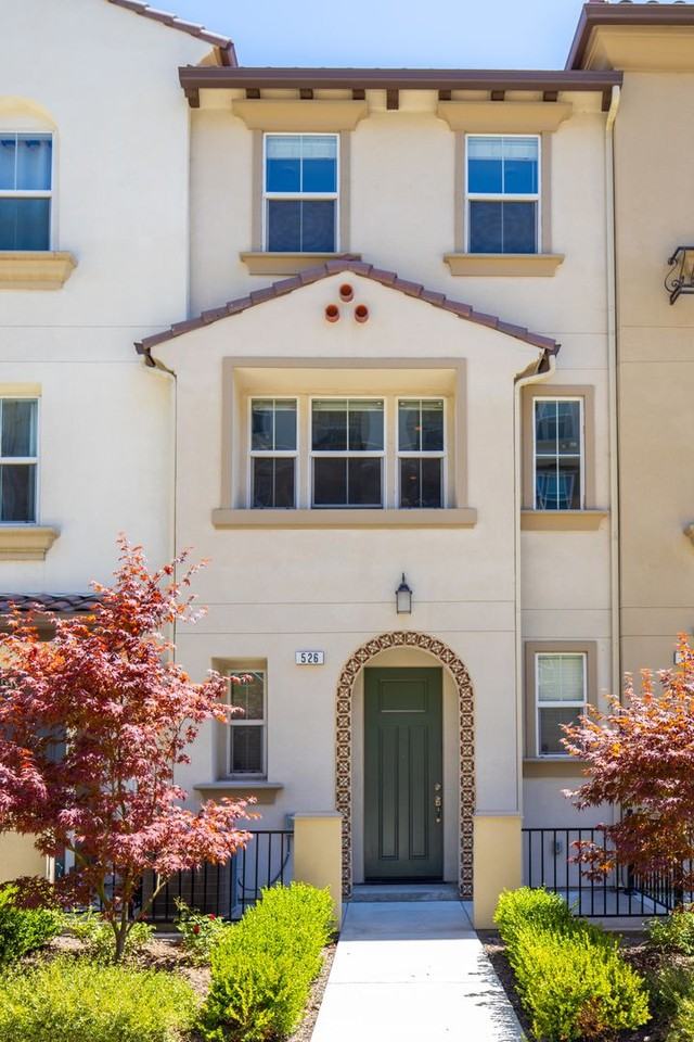 Listing photo 1 of 5