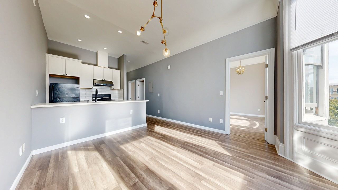 Listing photo 1 of 5