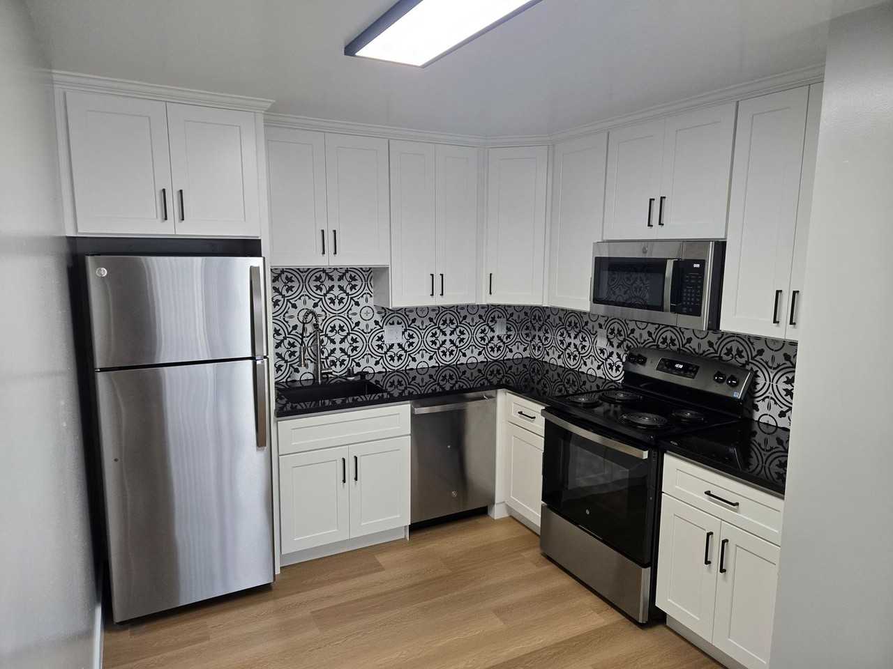 Listing photo 1 of 5