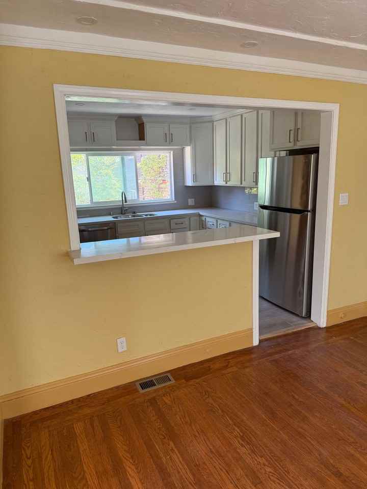 Listing photo 1 of 5