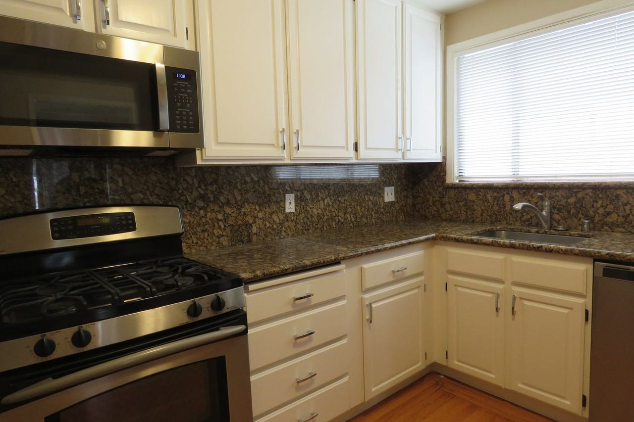 Listing photo 1 of 5