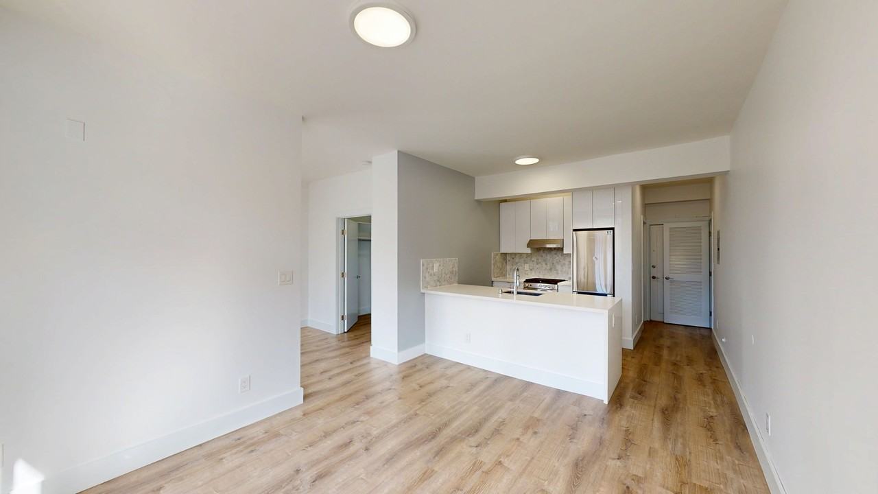 Listing photo 1 of 5