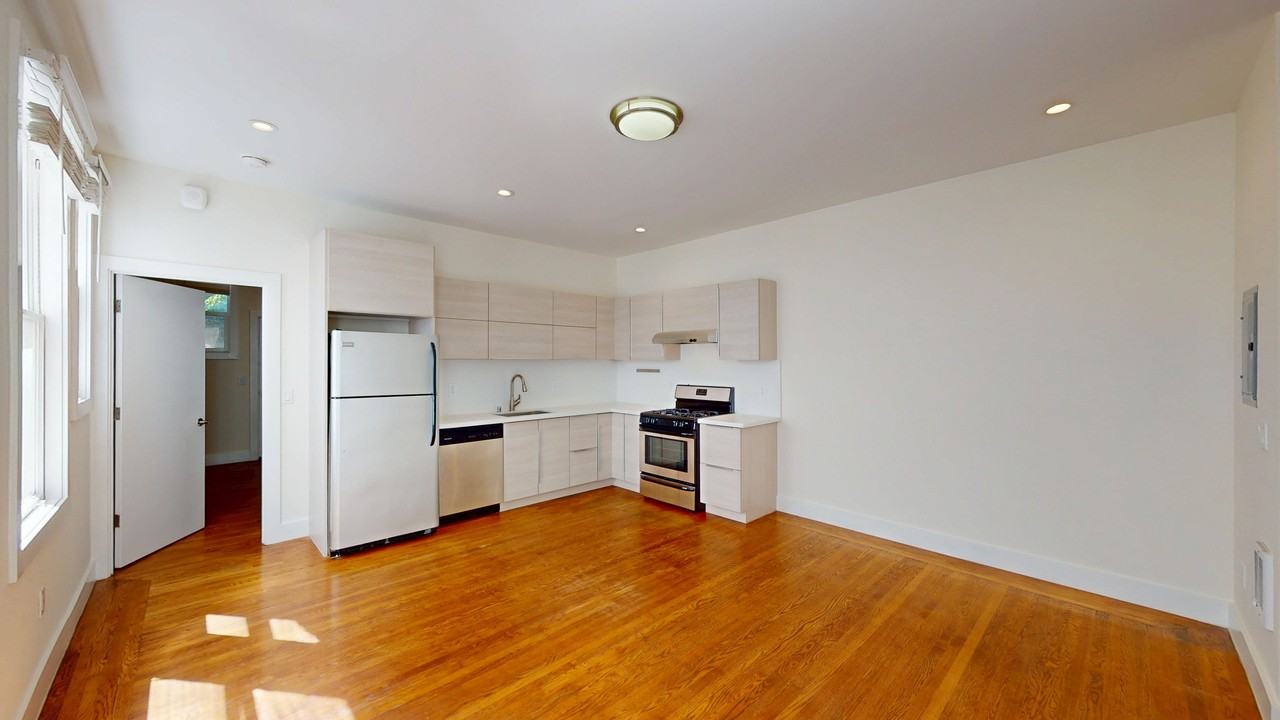 Listing photo 1 of 5