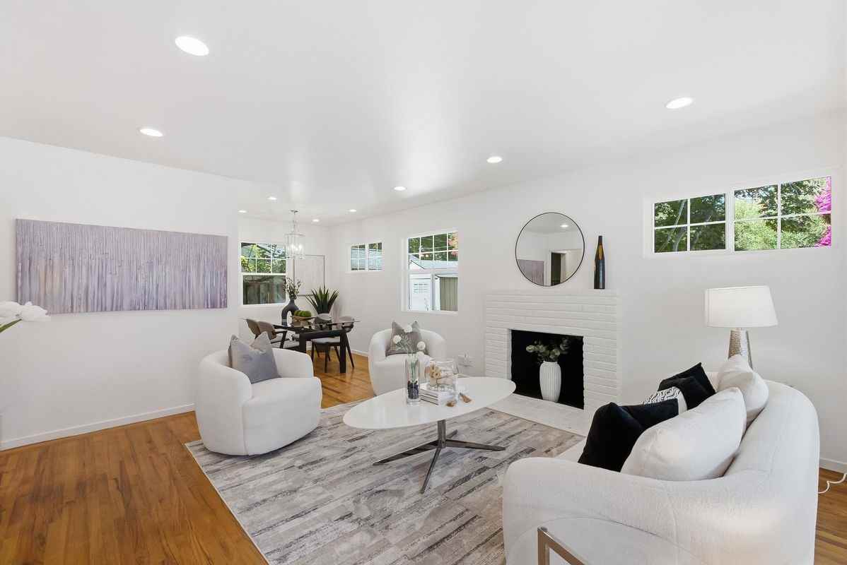 Listing photo 1 of 5