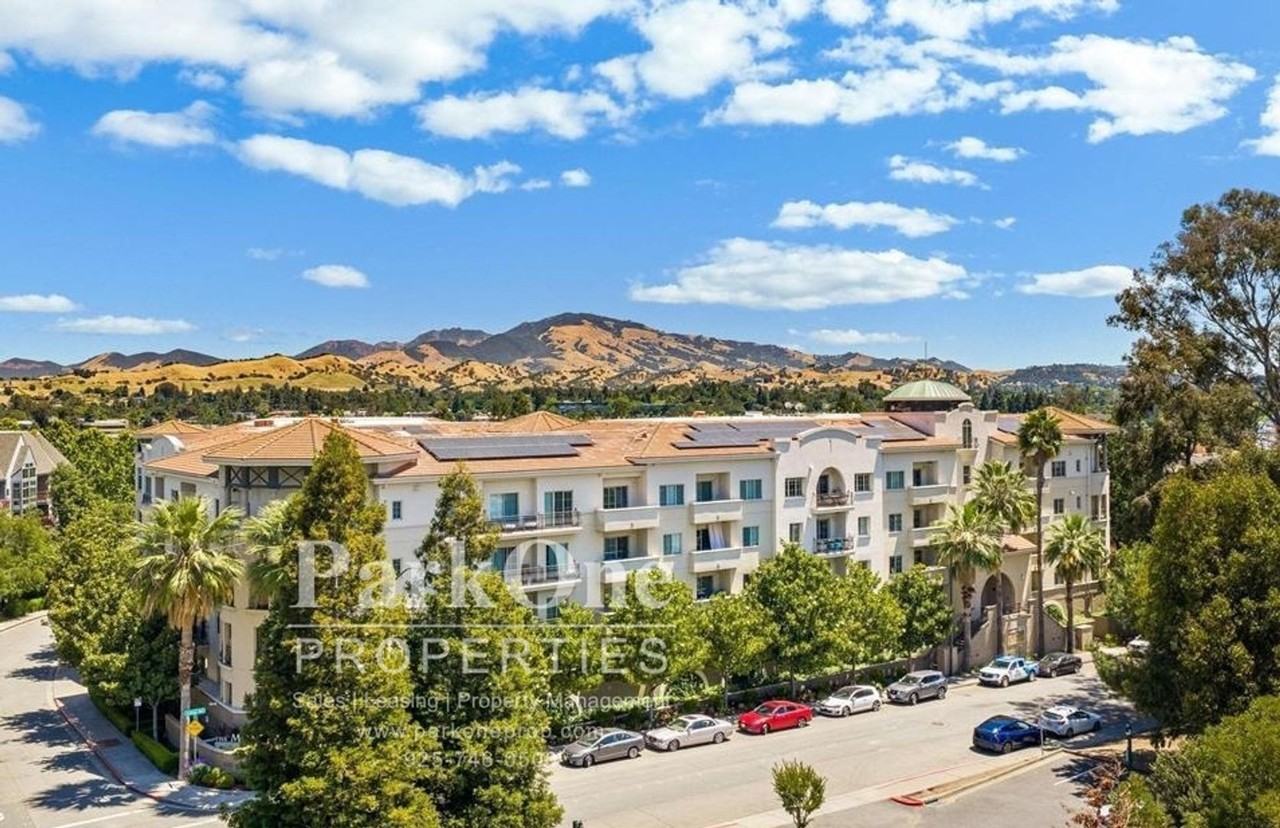 Listing photo 1 of 5