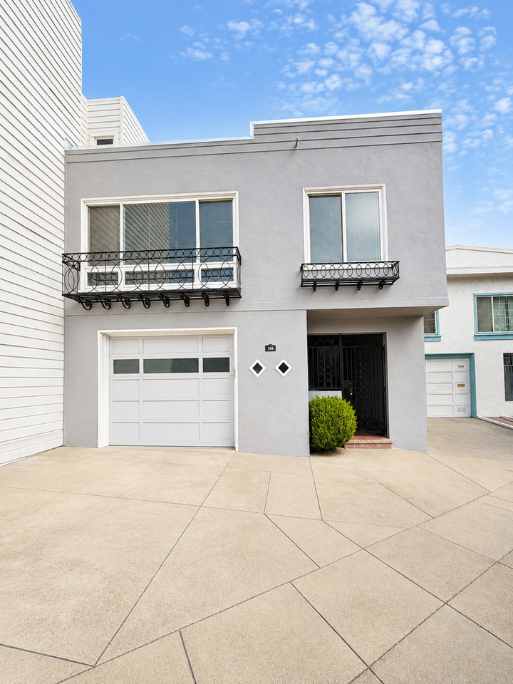 Listing photo 1 of 5
