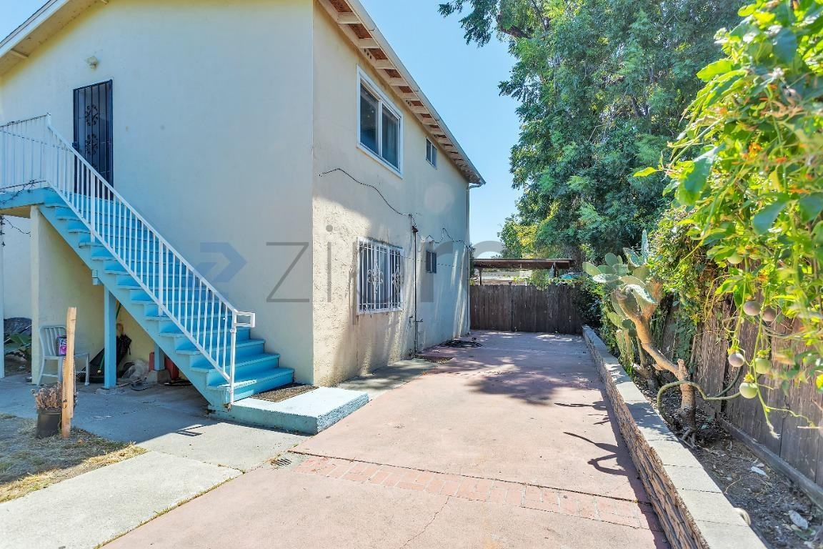 Listing photo 1 of 5