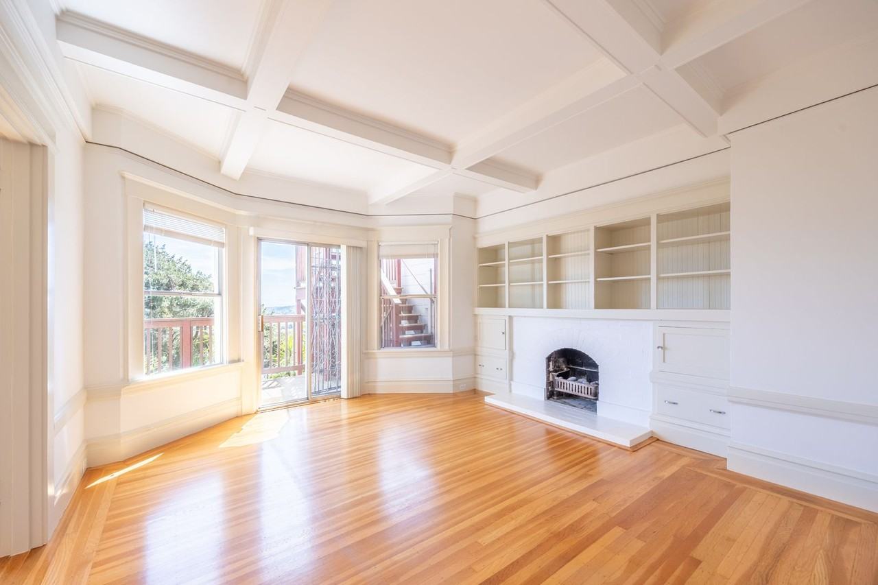 Listing photo 1 of 5