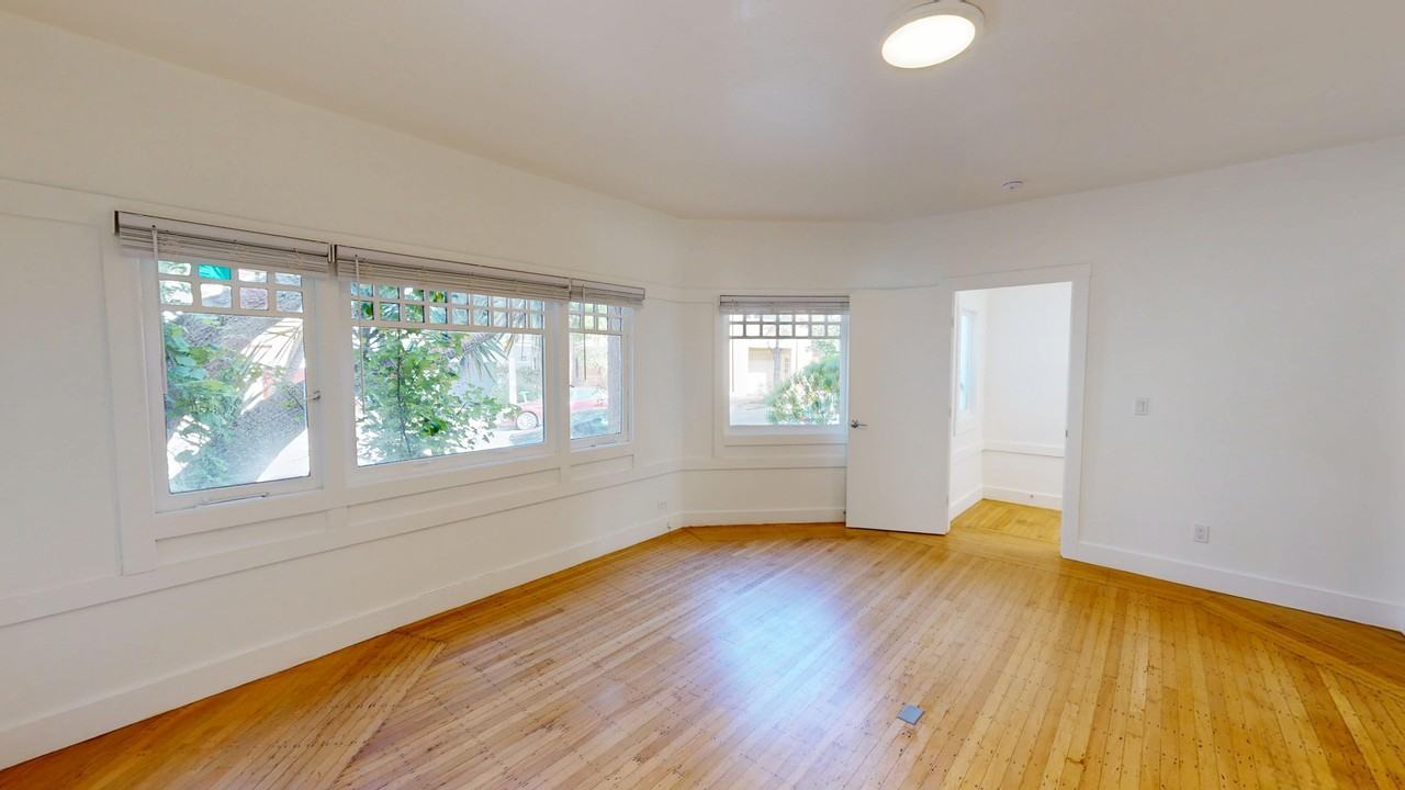 Listing photo 1 of 5