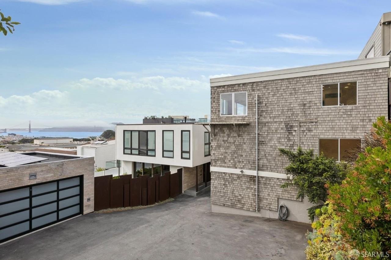 Listing photo 1 of 5