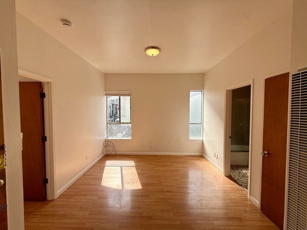 Listing photo 1 of 5