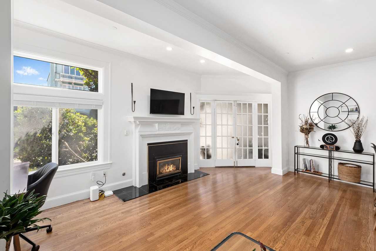 Listing photo 1 of 5