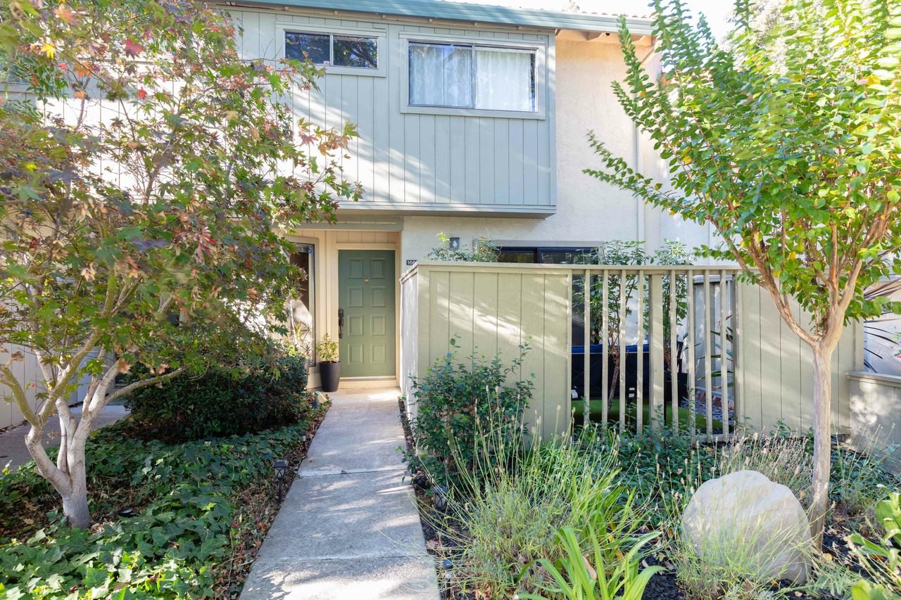 Listing photo 1 of 5