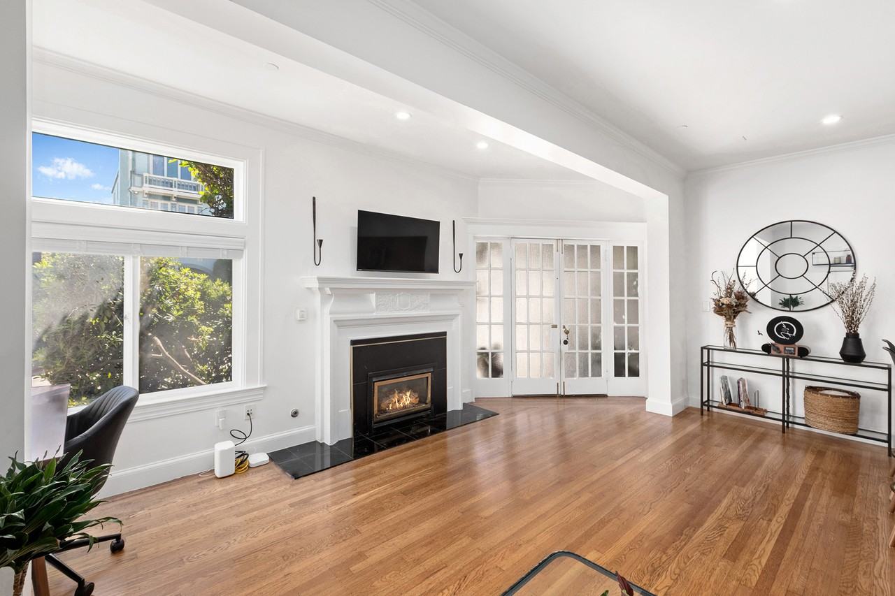 Listing photo 1 of 5
