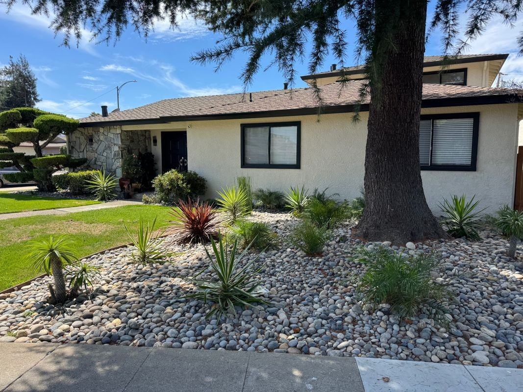 Listing photo 1 of 5
