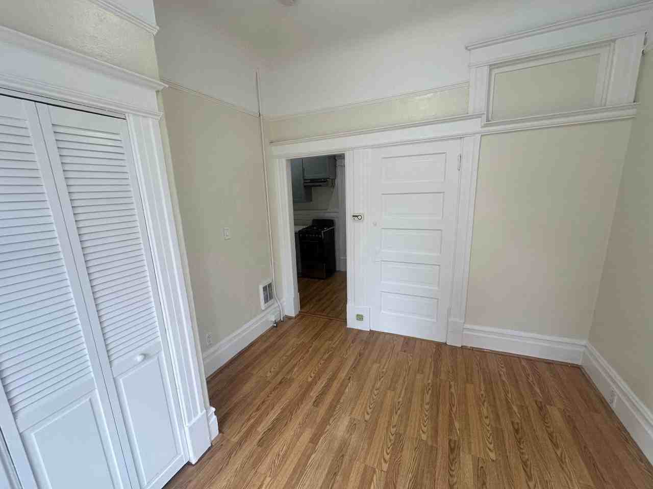 Listing photo 1 of 4