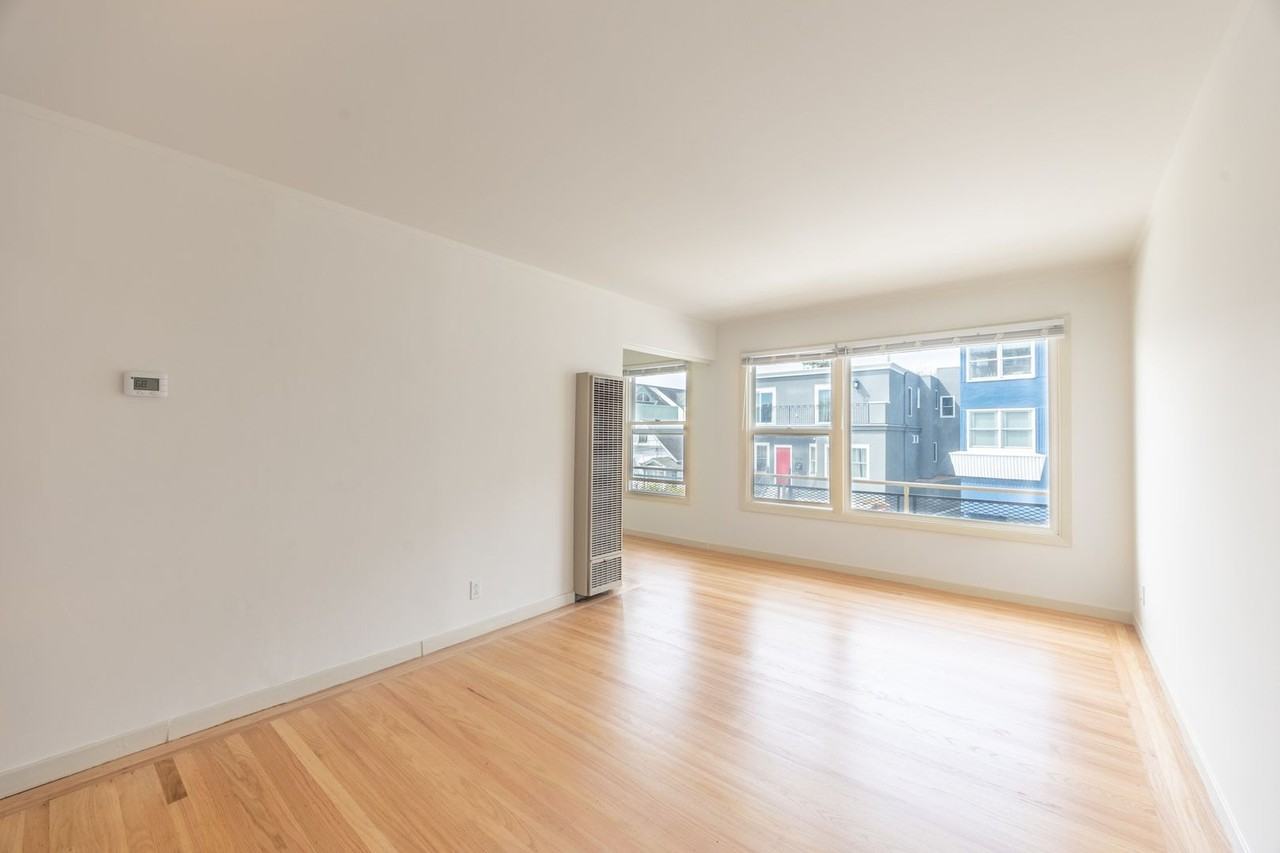 Listing photo 1 of 5