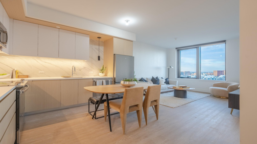 Listing photo 1 of 7