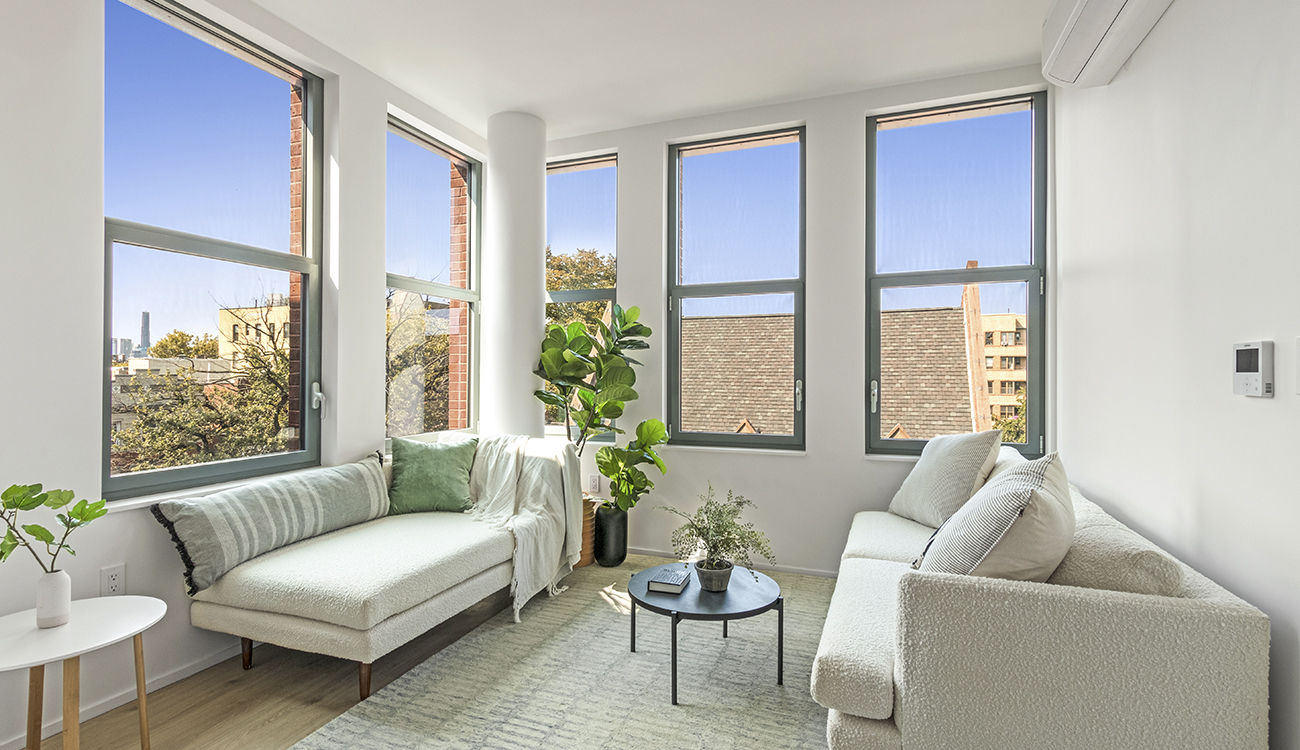 Listing photo 1 of 9